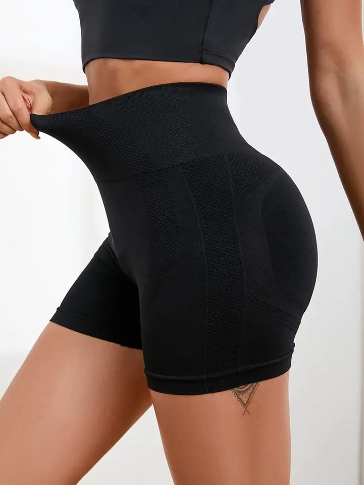 Short Onyx — editorial MONVAL en Instagram